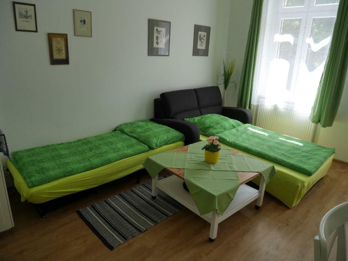 Moskevska 40 * Карлові Вари